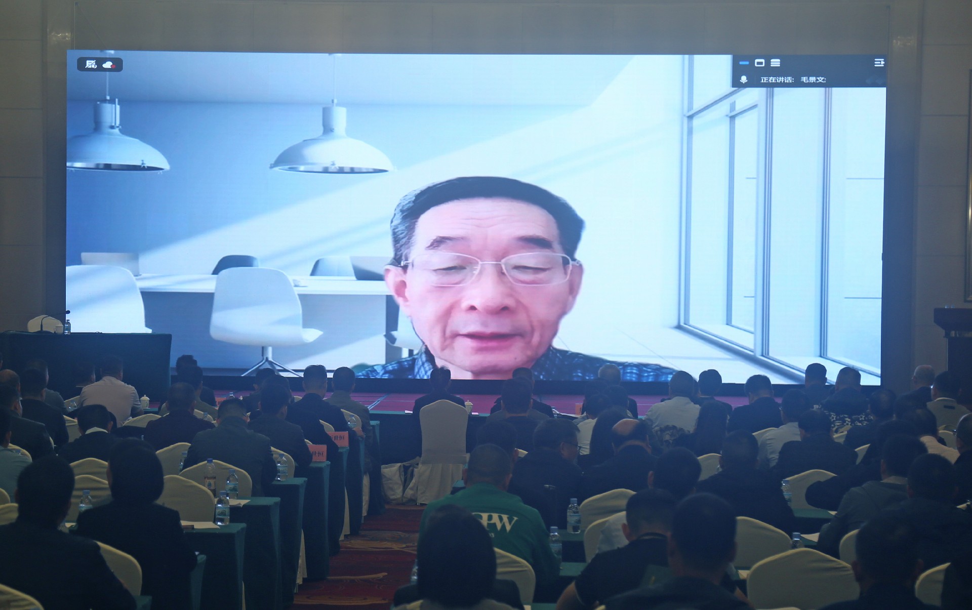 中國(guó)工程院院士毛景文線上作了《戰(zhàn)略性礦產(chǎn)需求現(xiàn)狀與新一輪找礦突破戰(zhàn)略行動(dòng)》的主旨報(bào)告 1黃強(qiáng)攝.jpg